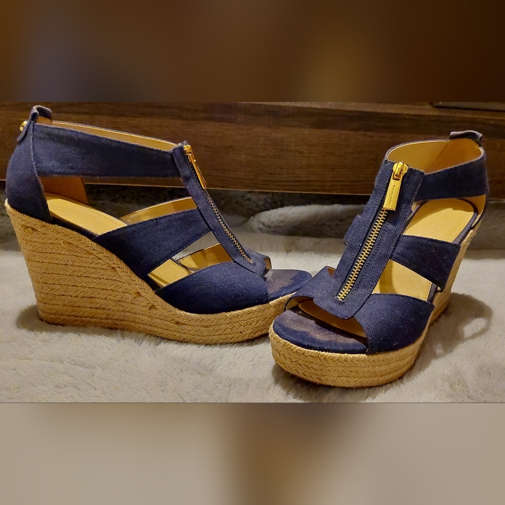 Used Navy Blue Michael Kors Size 8.5 Wedge Sandal